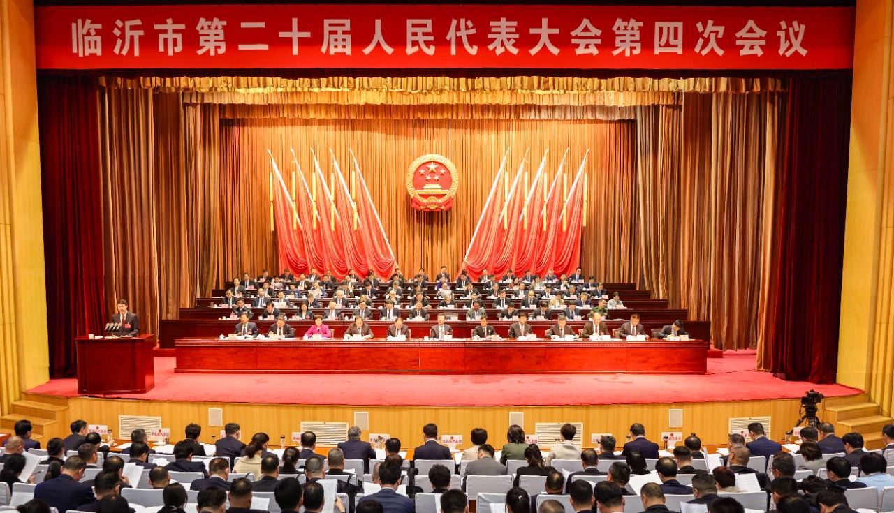 百華鞋業(yè)總經(jīng)理郭興梅參加臨沂市第二十屆人民代表大會第四次會議